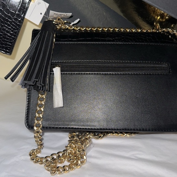 Aldo gift set with Black purse with gold chain strap, Crossbody, or handle, new - Picture 6 of 7